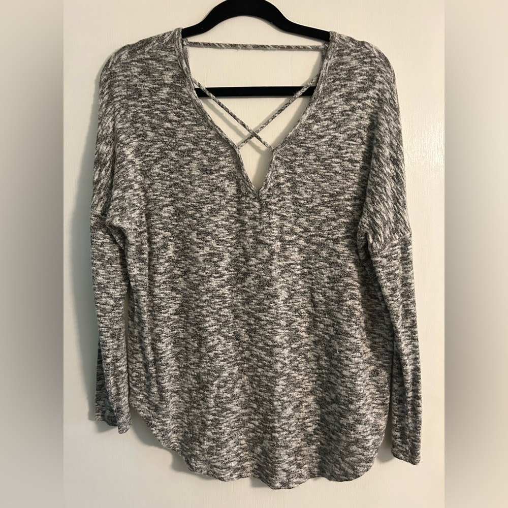 Criss cross long sleeve top